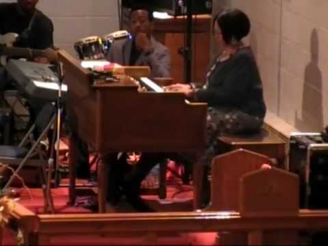 Twinkie Clark PLAYS!  at Gospel Legends Musical