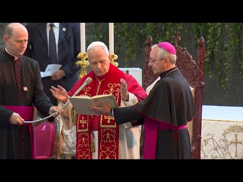 Pope Leo XIV meets bishops, clergy at Harissa shrine in Lebanon | AFP