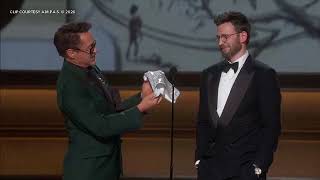 Download lagu Oscars 2026: Robert Downey Jr. presents Channing Tatum's thong from 'Magic Mike' to Chris Evans mp3