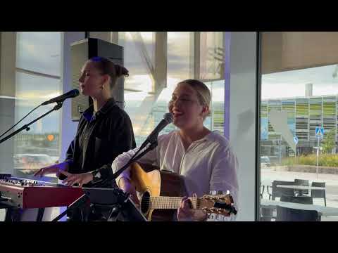 Ella Tepponen ja Stella Christine - Jolene