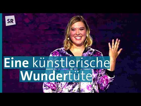 Kabarett mit Fee Brembeck: „Erklär's mir als wäre ich eine Frau" | kabarett.com