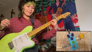 Video thumbnail for trying riffs through the Effects Bakery Melon Pan Chorus by yvette young