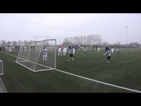een goal van Owen Hol tegen Lekvogels E1 (16 februari 2013)