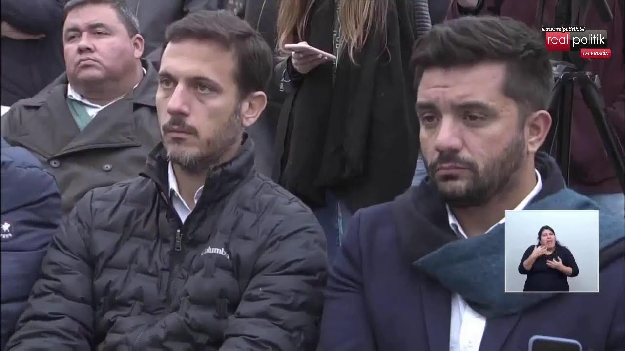 Kicillof encabezó en Lanús la firma de convenios para obras de asfalto