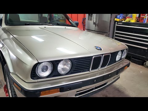 BMW 325i (E30) Front Brake Pads and Rotors Replacement
