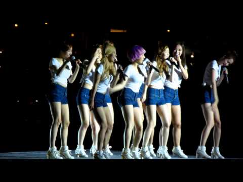 121123 SMTownSG SNSD - Gee