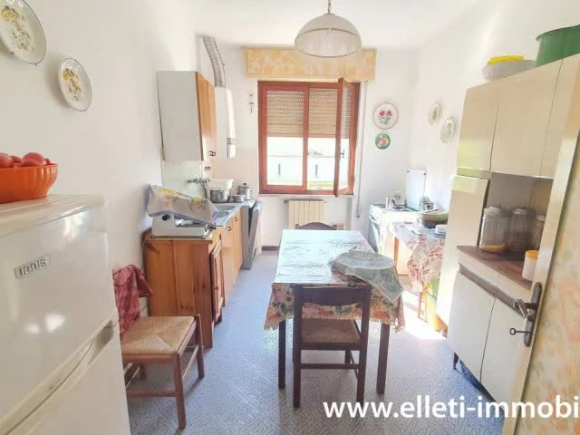 MARINA DI MASSA CENTRO - A soli 450 mt dal mare defilato dal traffico e dai rumori, appartamento di