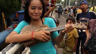 Download lagu waw. udh cantik suaranya jga bagus nih. yanti pengamen dari grogol jakarta. mp3