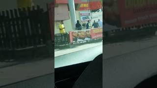 Fler trifft auf MC  !!! Fler lässt seine Freundin bei den Rockern und flüchtet ......💨