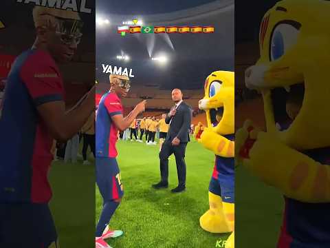 Barcelona Players with Cat 😍