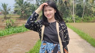 Download lagu Make you feel!! met with neng denis, a beautiful village girl who wanted to make a starfruit salad mp3