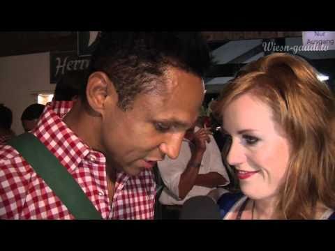 Daniel Aminati ist völlig hin und weg von der Wiesn-Gaudi.TV Moderatorin und dem Oktoberfest!