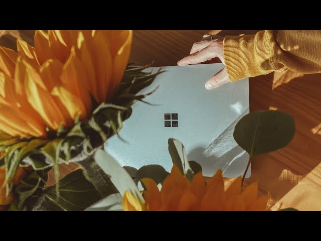Vídeo relacionado con 2020 Microsoft Surface Laptop Go con Intel Core i5-1035G1 (12,4-pulgadas, 16GB RAM, 256GB SSD) (QWERTY Inglés) Platino (Reacondicionado)