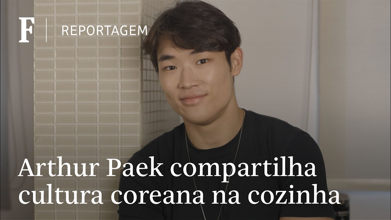 Conheça Arthur Paek, que seduz o público enquanto cozinha em vídeos virais