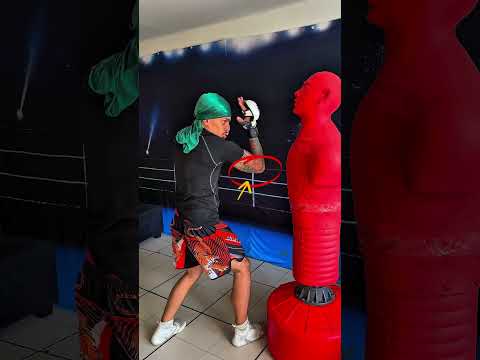 Elbow strike defense #boxing #boxylucha #boxeo #thaiboxinglife #ufc #mma #muaythaifamily