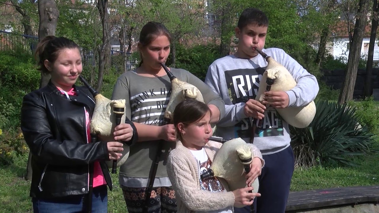 В куп инициативи и мероприятия участват малките гайдари на Младежкия център