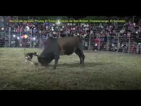 Noche de Jaripeo, Firulay El Torero, distrito de San Rafael, Chalatenango, El Salvador 