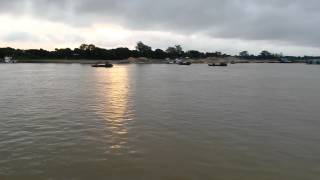 preview picture of video 'Mandalay to Bagan 9 hours boat trip Myanmar26'