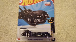 Hot Wheels Collection-Batman & Robin Batmobile-2/5-Batman