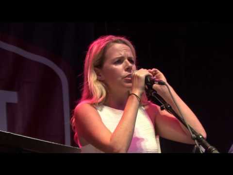 Aoife O'Donovan covers The Band's "It Makes No Difference," FreshGrass 2016