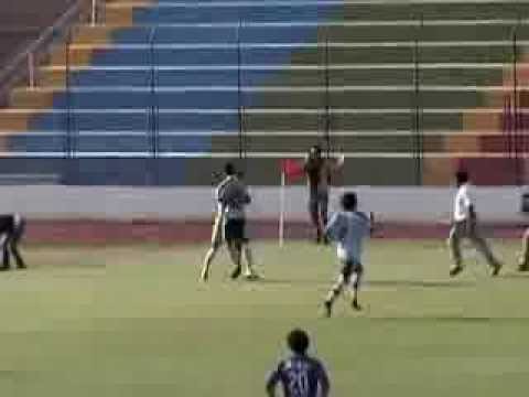 Willy Serrato 4 - 1 Manucci