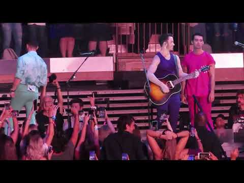 Jonas Brothers : Please Be Mine (Fan Request) Live at Madison Square Garden