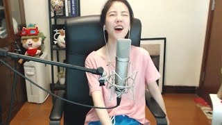 冯提莫《多远都要在一起》「你已经不再存在我世界里，请不要离开我的回忆」