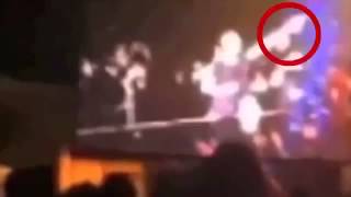 Beyonce Gets A Butt Slap From A Fan On Stage