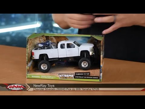 New Ray Toys  Chevrolet 2500 HD with Yamaha YZ250 Dirt Bike 4x4 Extreme Off Road