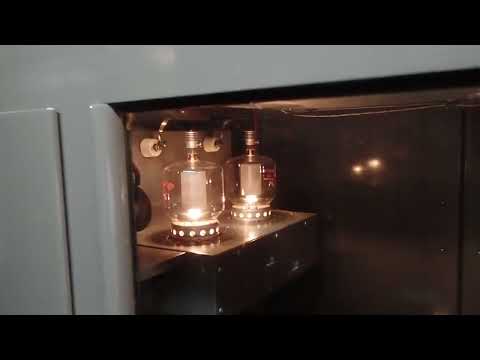 エンジンルーム内の送信機