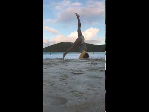 Sunsets&Headstands🧡💛