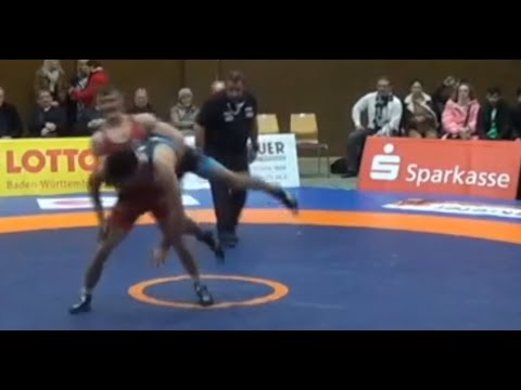 2022.12.17 Valentin Petic vs Saeid Esmaeili Fini Mannschaftskampf RKG Freiburg 2000 - KSV Witten 07