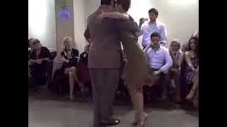 Leo Ortiz y Constanza Vecslir performance at Porteño y Bailarín milonga, D'arienzo "Paciencia"