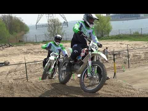 download lagu mp3 mp4 Electrocross, download lagu Electrocross gratis, unduh video klip Electrocross