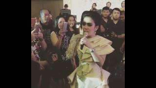 Download lagu Syahrini - sesuatu mp3 Download lagu Syahrini - sesuatu mp3