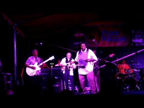 Buckwheat Zydeco - Walking To New Orleans (Live)