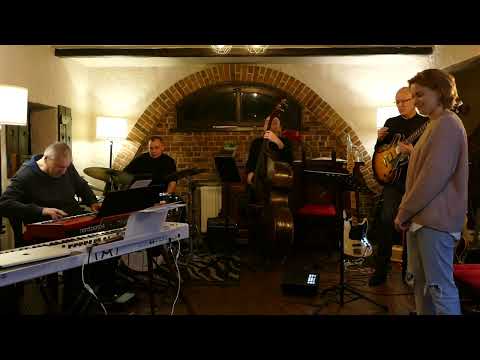 Kuba Stankiewicz Maciej Grzywacz Magdalena Kuraś Marcin Grabowski Mikołaj Stańko - Girl From Ipanema