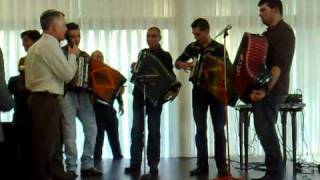 preview picture of video 'Grupo de Concertinas Os Vitorianos - Ceia de Natal 4.mpg'