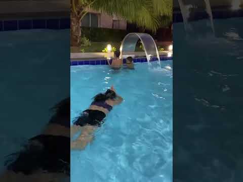 Tubarão ataca na piscina 😱 #shark #meme #humor #shorts