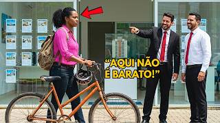 O CORRETOR RIU da MULHER QUE CHEGOU DE BICICLETA… até ela comprar o PRÉDIO INTEIRO à vista!