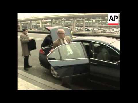 Chief UN weapons inspector arrives at airport in Paris