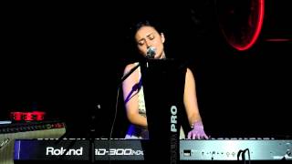 Dia Frampton - Good Boy (Live in Singapore 03 Jan 2013)