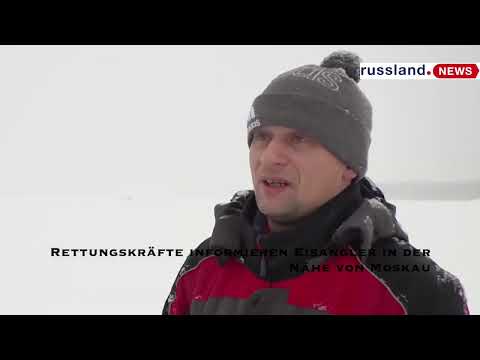 Rettungskräfte informieren Eisangler in der Nähe von Moskau