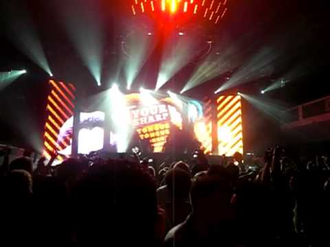 tiesto - Escape Me feat C.C. Sheffield at Shrine 11/27/09 [GxM]