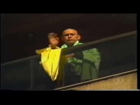 Leandro wraps himself in the Brazilian flag and waves to his fans - Time Tunnel 08/06/1998