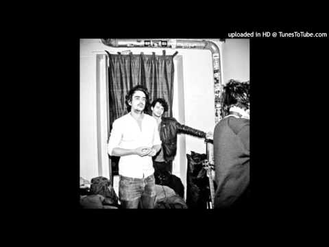 J’aime regarder les filles-Feu! Chatterton