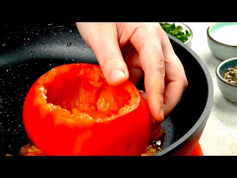 Coupez 3 tomates et posez-les sur une poêle / Un plat "one pot" génial !