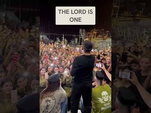Israeli Singer Sings 'Shema' for IDF Soldiers