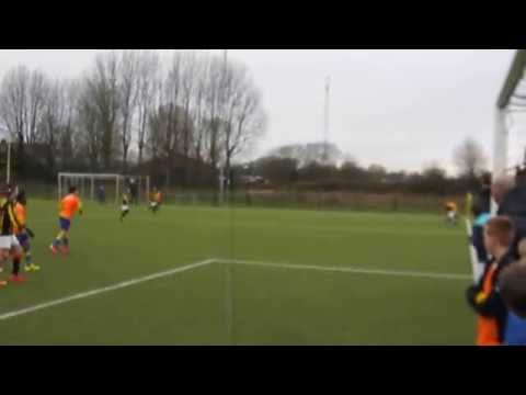 Jakob schiet naast, SCH'44 schiet over.