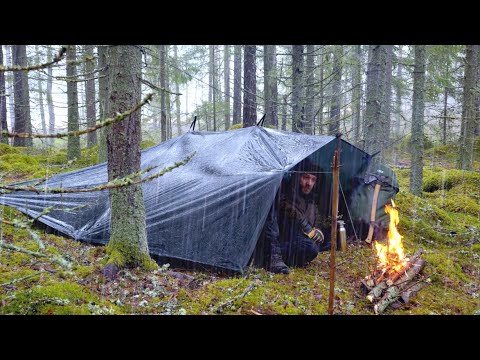 Tarp Camping in the Rain - Finding Fatwood - 3 Days Bushcraft Trip